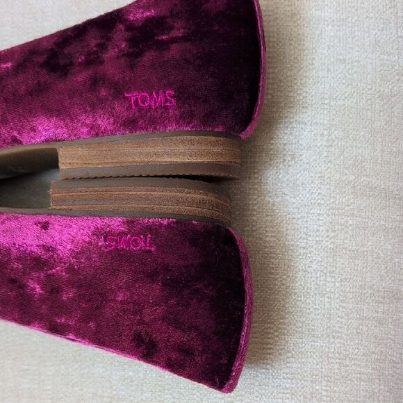 Toms Briella Flats In Berry Burgundy Crushed Velvet NWOT Size 7.5 - Picture 9 of 11